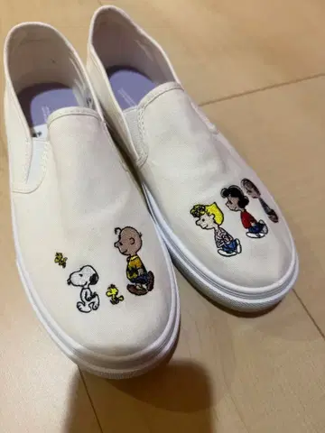 스니피 슬립온 스니커즈 H&M 새상품 37 23.5 피넛