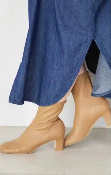 슬로브 이에나 SLOBE IENA 스트레치 시프 숏부츠 베이지