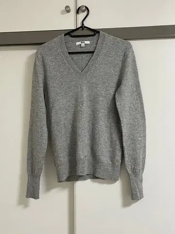 그레이 V넥 캐시미어 100% 니트