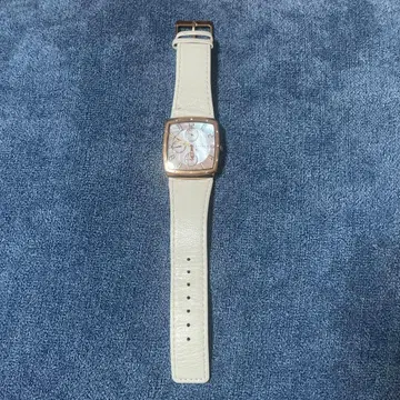 SKAGEN 화이트 가죽 스퀘어형 손목시계
