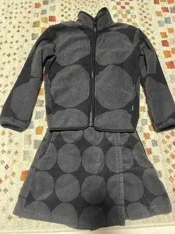 유니클로 도트 무늬 플리스 자켓 스커트 세트