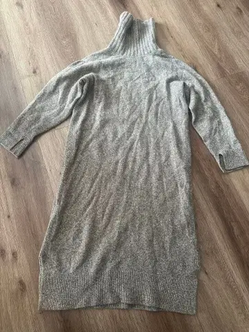 맥피 투모로우랜드 울 캐시미어 터틀넥 니트 원피스