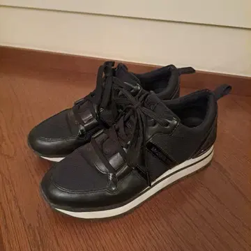 MICHAEL KORS 블랙 스니커즈