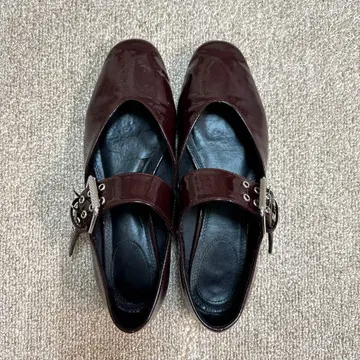 ZARA 버건디 색상 스트랩 플랫슈즈