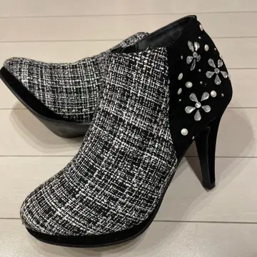 새상품급 KOBE LETTUCE 숏부츠 블랙과 화이트 비쥬 M