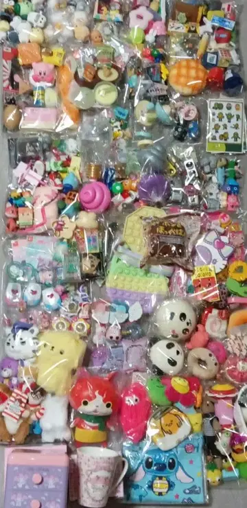 캐릭터 굿즈 묶음 판매