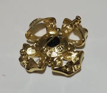 골드 리본 브로치 블랙스톤