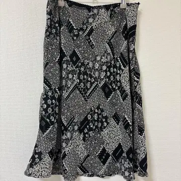 Connected Apparel 플레어 스커트 블랙/화이트