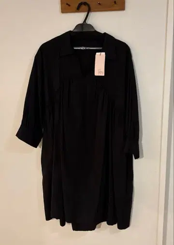 [새상품] 블랙 반팔 셔츠/블라우스 어반 리서치