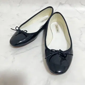 오데뜨 앤 오딜 플랫슈즈 에나멜 발레 슈즈 블랙