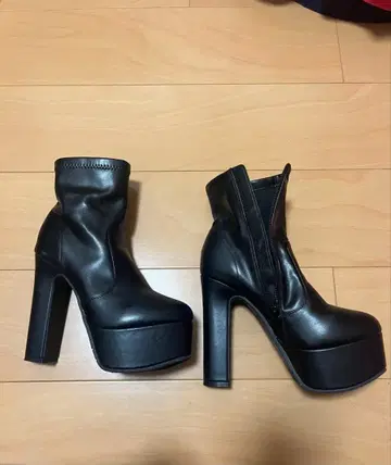 블랙 하이힐 부츠