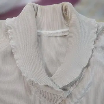 베이지 플리츠 긴팔 블라우스 프릴 옷깃