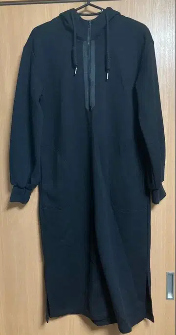 spoom holiday 스푸움홀리데이 롱 블랙 원피스 후드 부착