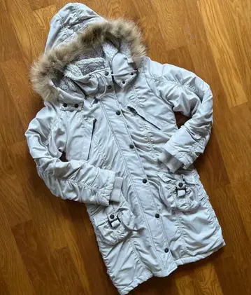 화이트 후드 부착 모즈 코트