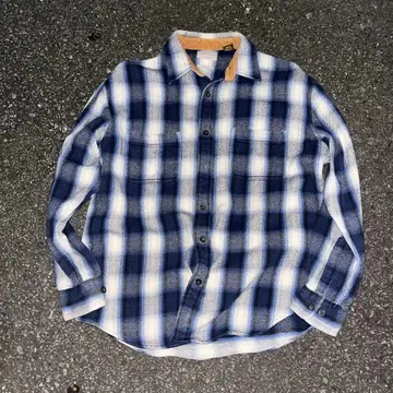 플란넬 셔츠 네이비와 화이트 체크