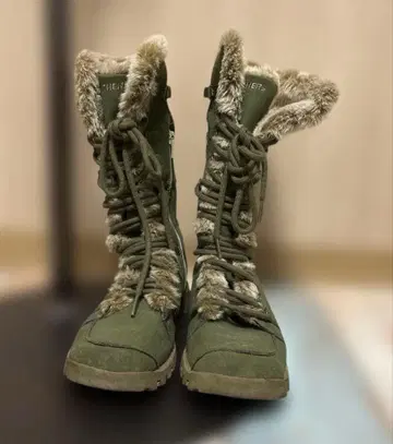 SKECHERS 올리브 그린 퍼 부츠 24cm