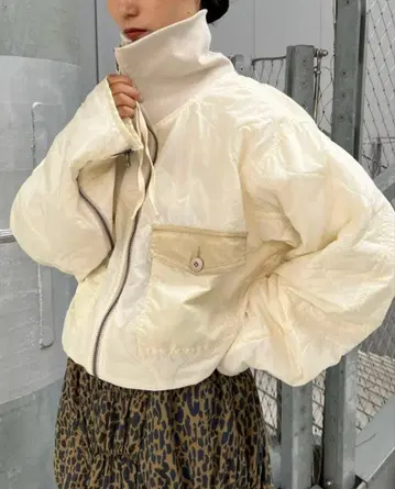 에신타 집업 자켓