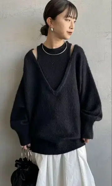 진즈 팩토리 nenom 레이어드 디자인 V넥 니트 블랙