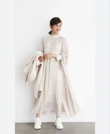 emmi 하이넥 백리본 원피스