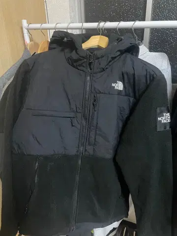 THE NORTH FACE 후드 부착 블랙 자켓