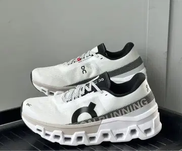 [ 무료배송 ] On Cloudmonster 2 블랙/화이트 스니커즈