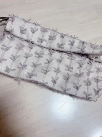 리본 무늬 시스루 클러치백