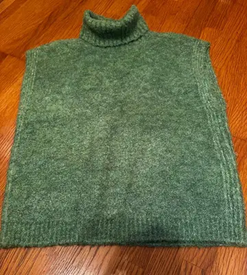 새상품급 그린 컬러 터틀넥 니트 베스트