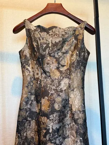 꽃무늬 자수 핏&플레어 드레스