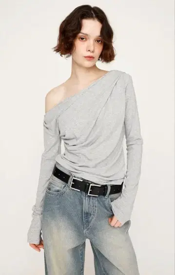 SLY 오프 숄더 컷 상의