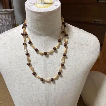 브라운과 크림의 2중 목걸이