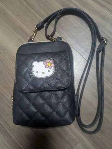 헬로키티 퀼팅 숄더백