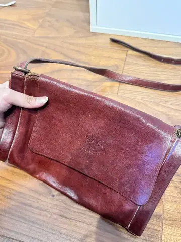 일비종떼 레드 와인 가죽 숄더백