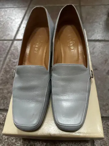 [TRUSSARDI] 펌프스 23cm 라이트 블루