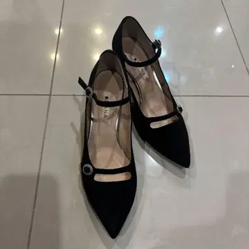 블랙 스틸레토 플랫슈즈 DIANA 24.5