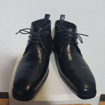 블랙 레이스업 부츠 가죽