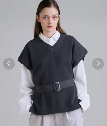 SOCCE LILL 벨티드 V넥 니트 베스트