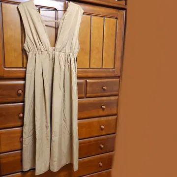 슬로브 이에나 볼륨 개더 오버롤 스커트 카멜 원피스