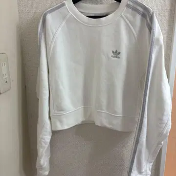 아디다스 화이트 x 실버 트레이닝복