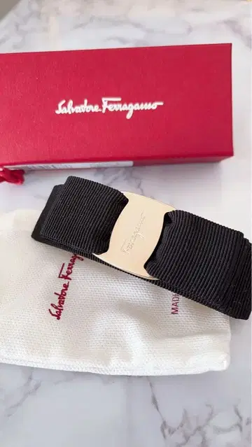 [ 새상품 미사용품 ] Salvatore Ferragamo 리본 머리핀