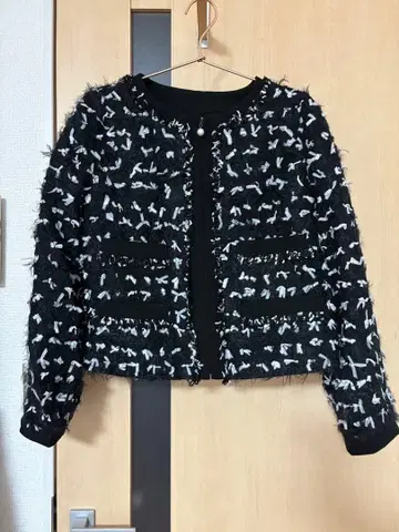 노카라 자켓 블랙과 화이트 트위드