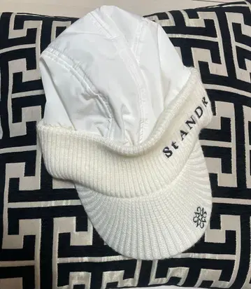 화이트 니트 모자 로고 자수입 센트앤드류스