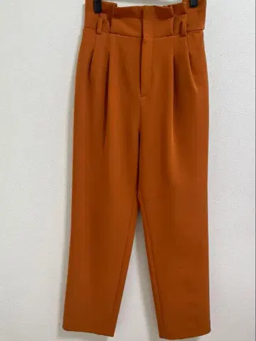 언쓰리 UN3D. 테이퍼드 팬츠 턱 하이웨스트 오렌지