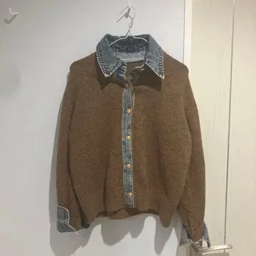 루미에르 브라운 니트 스웨터 데님 카라 부착