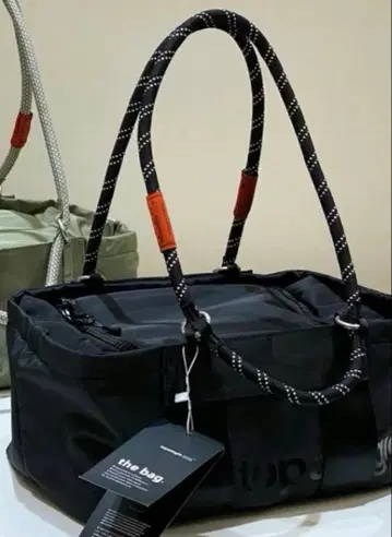 Topologie Summit Duffle Small 숄더백