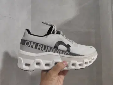 On 온 Cloudmonster2 스니커즈 러닝화 화이트