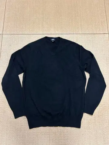 유니클로 캐시미어 100% 스웨터 블랙 L