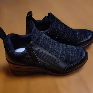 MUUM 블랙 라메 믹스 스니커즈 24 사이즈