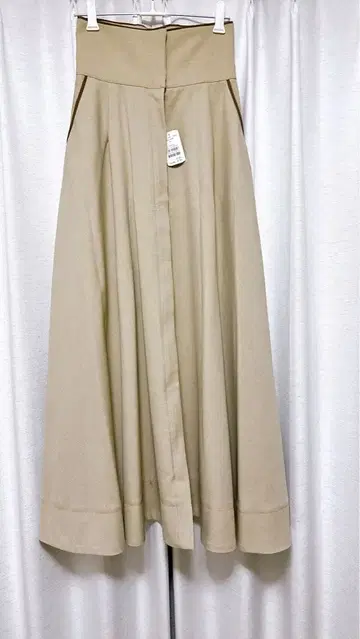 베이지 플레어 롱 스커트