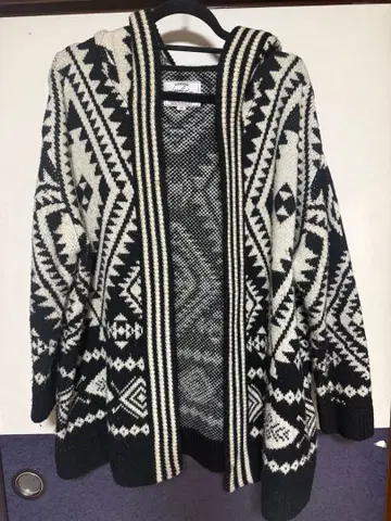 기하학 패턴 후드 부착 니트 가디건 로컬 모션