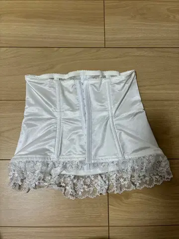 화이트 새틴 코르셋 76